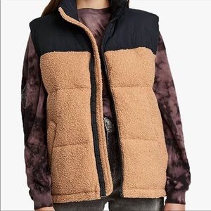 Wild Fable quilted puffer fleece vest small tan black